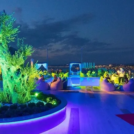 Luxury Beachfront וילה גולם
