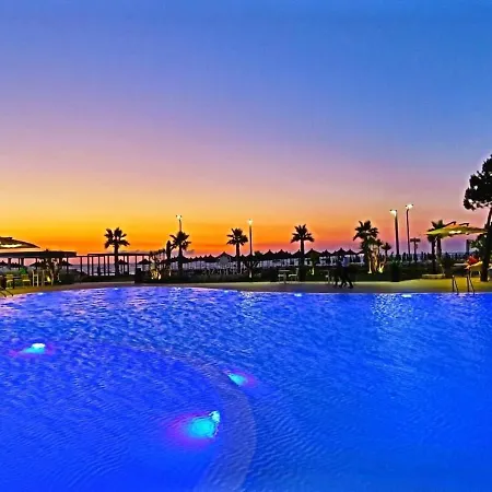Luxury Beachfront וילה *
