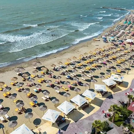 Luxury Beachfront וילה