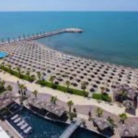 Luxury Beachfront * גולם